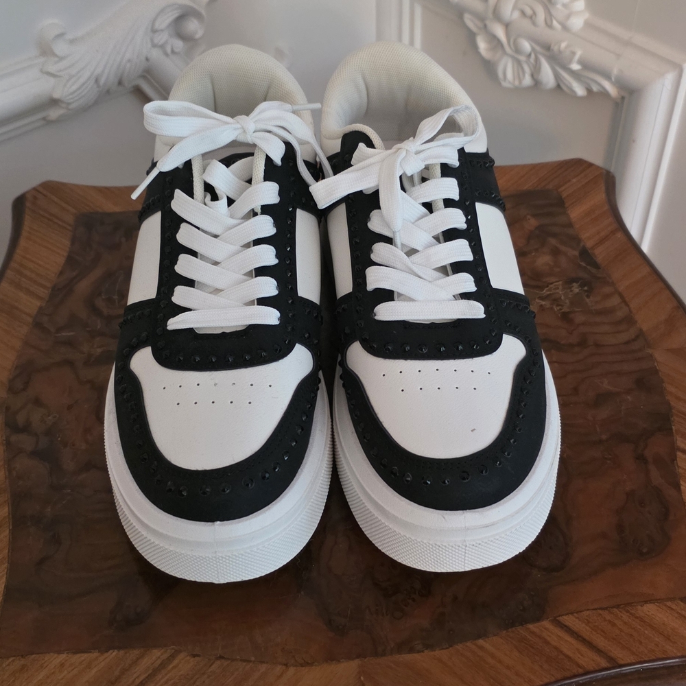 Grace Black and White Casual Sneakers